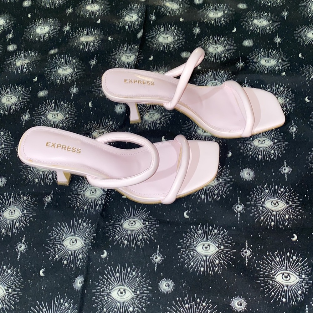 Express Sandals - Picture 5 of 9